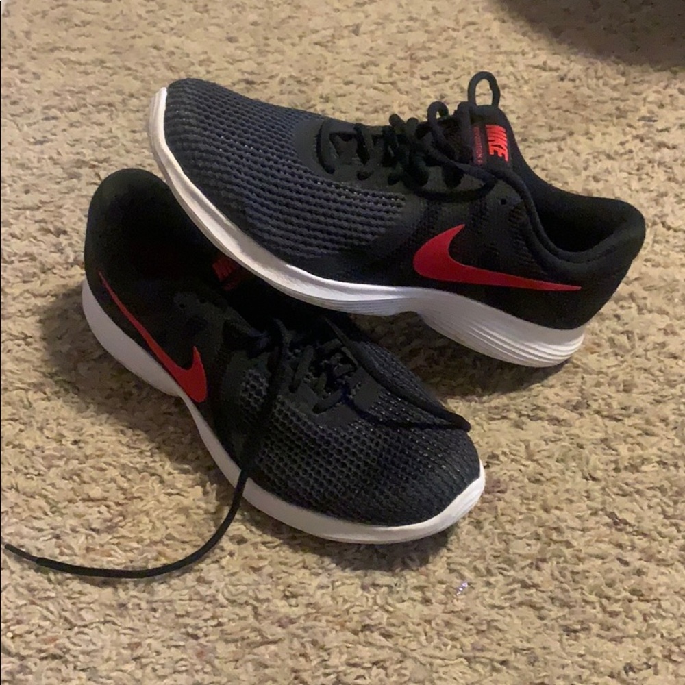 Nike revolution 4 shoes